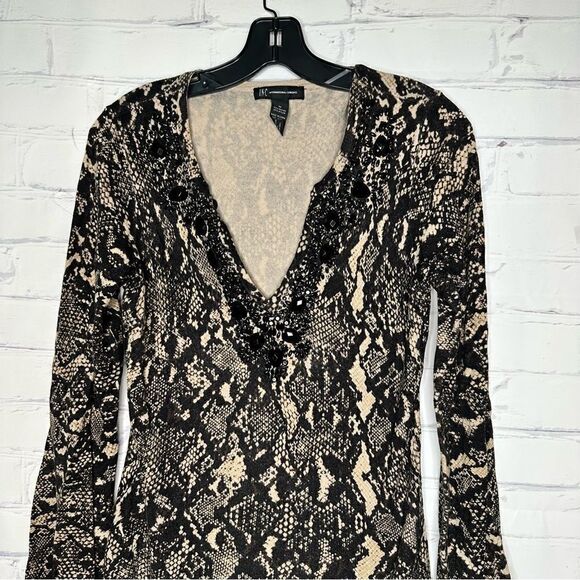 Inc International medium top with jewels - Picture 3 of 8